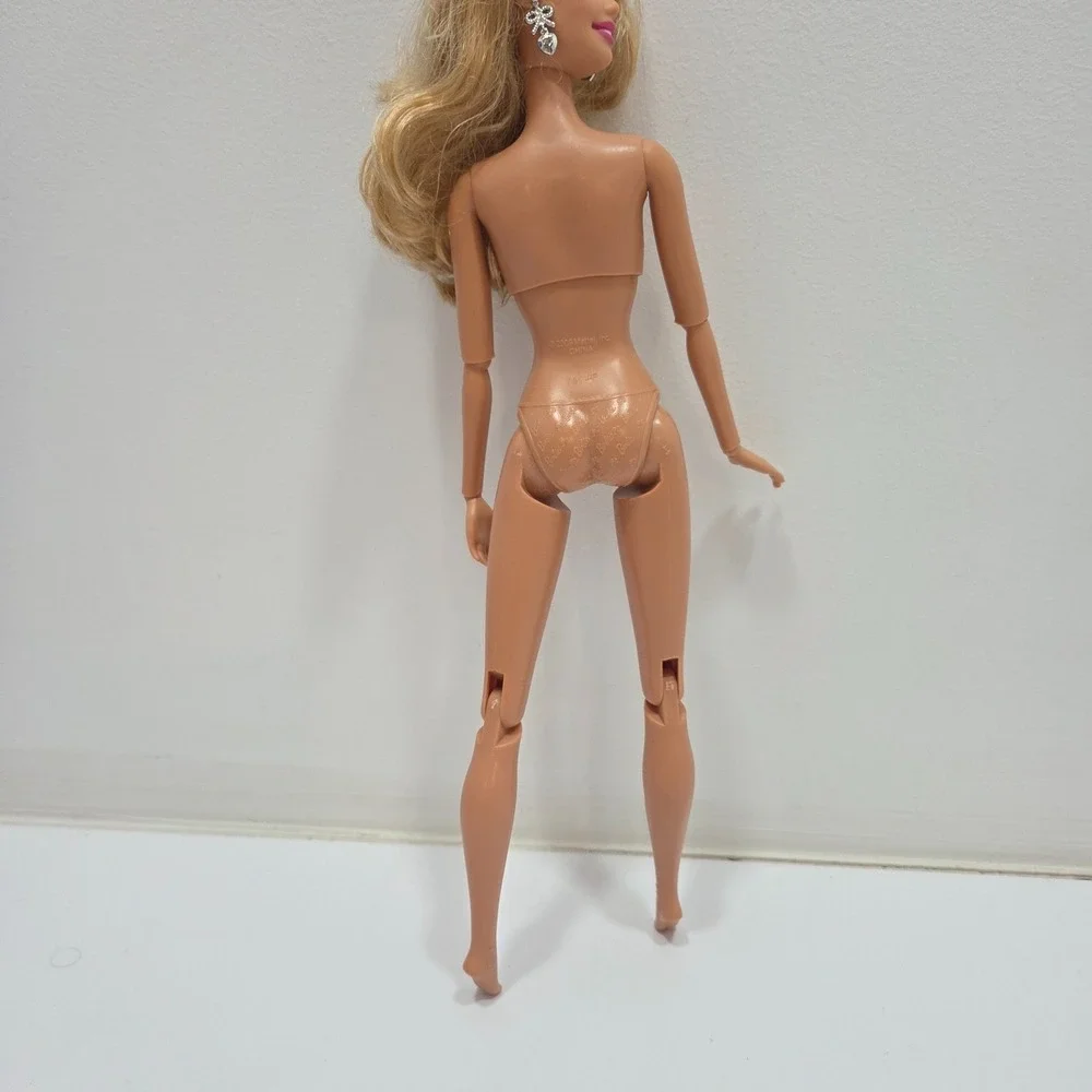 Nude Barbie 2009 Fashionistas Glam Wave 1 Articulated Blonde CEO Face R9878 Doll